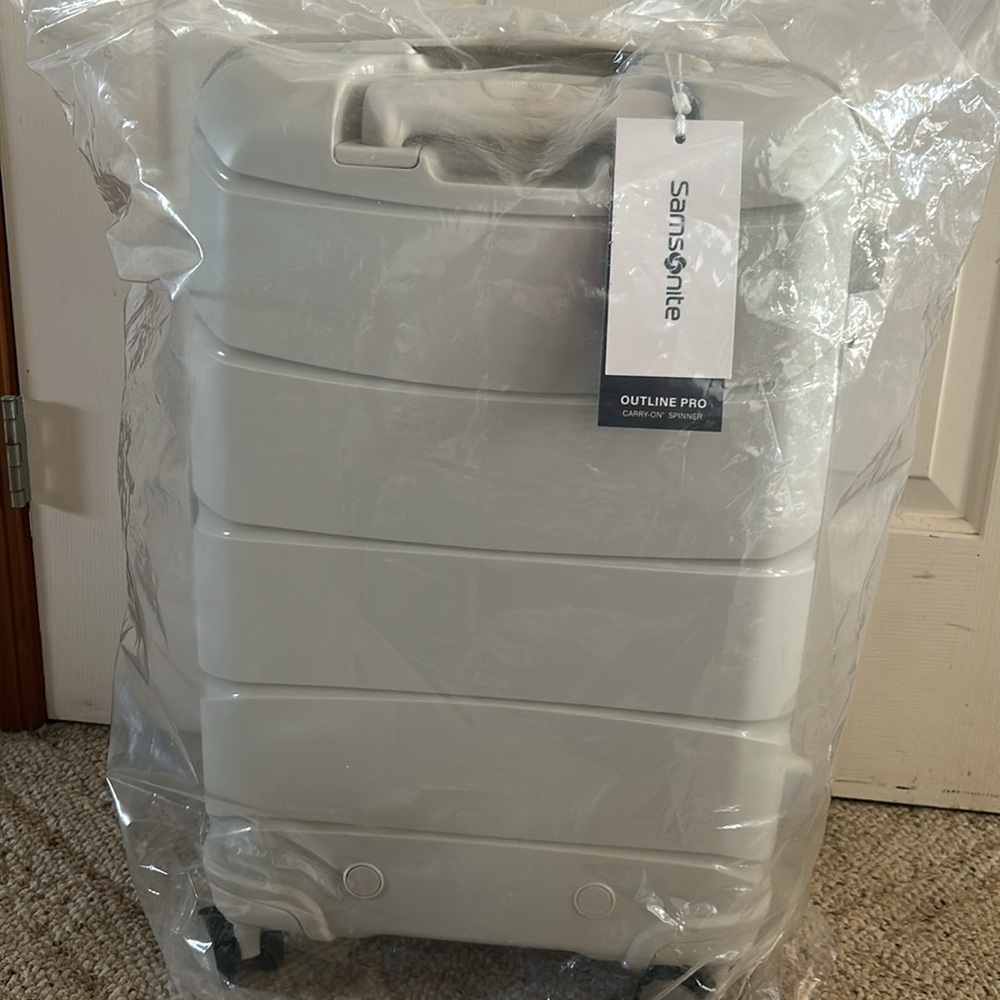 Samsonite Outline Pro Carry On Spinner - Picture 4 of 14